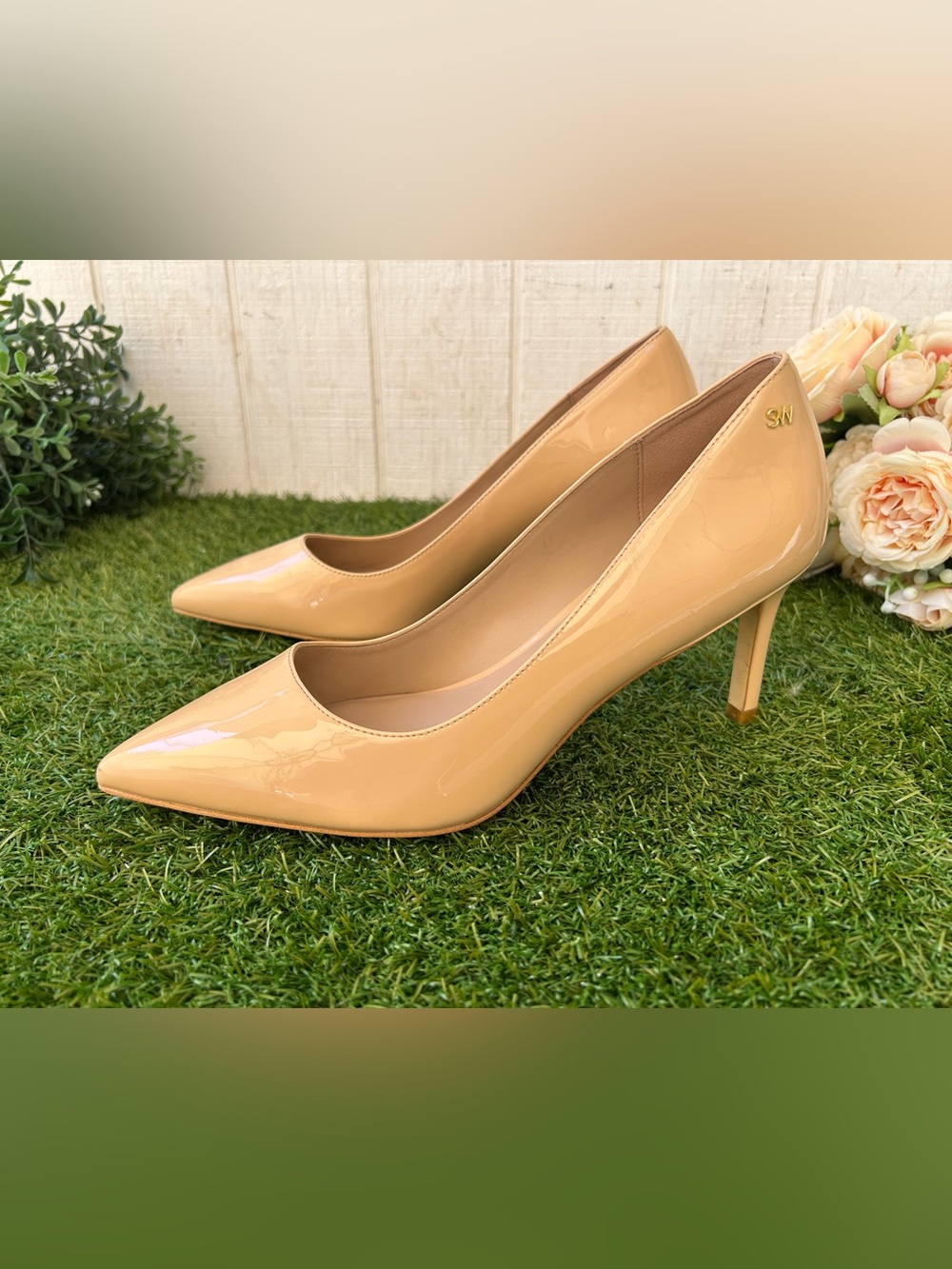 STUART WEITZMAN women 
Leigh 75 Patent Leather Pumps size 10 
$495 gently used